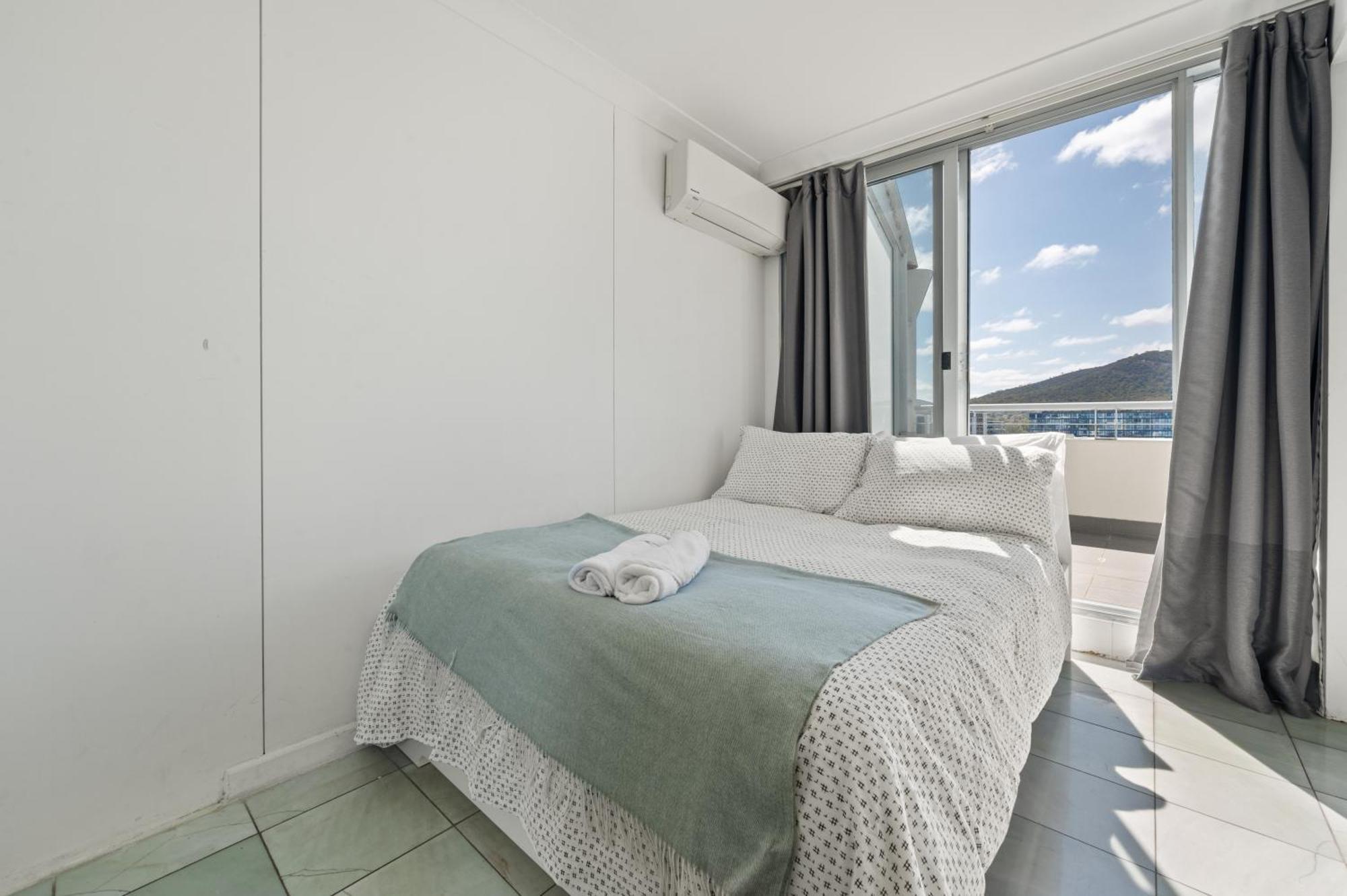 Dana-Private Room In A Shared Duplex Apartment -1 Canberra Bagian luar foto